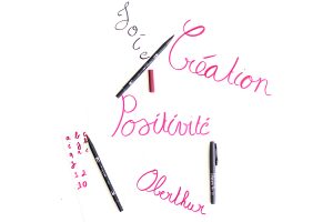 methode2-brushpen-rose-violet-noir-flatlay-calligraphie-handleterring-tutoriel-oberthur-blog-rennes-lifestyle